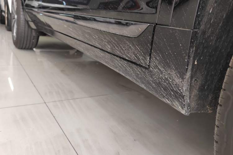 Used Cadillac XT5 2025 2.0T Luxury Version Right Side Sill