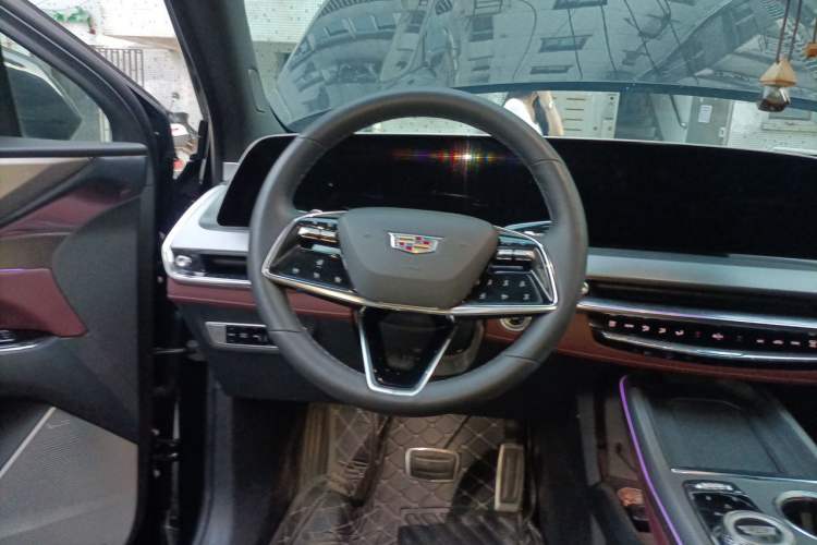 Used Cadillac XT5 2025 2.0T Platinum Edition Steering Wheel