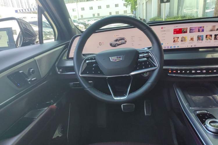 Used Cadillac XT5 2025 2.0T Platinum Edition Steering Wheel