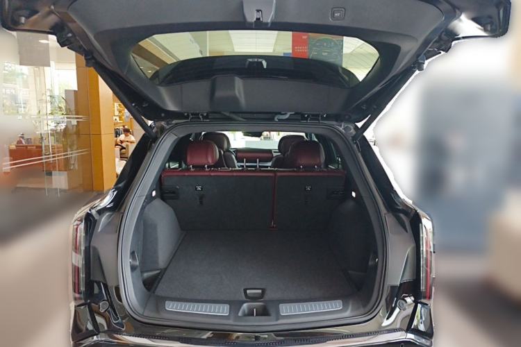 Used Cadillac XT5 2025 2.0T Platinum Edition Trunk