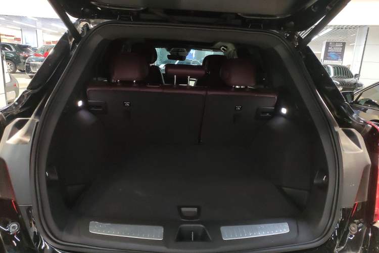 Used Cadillac XT5 2025 2.0T Platinum Edition Trunk