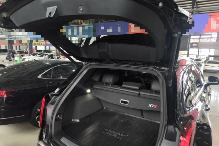 Used Cadillac XT5 2025 Model 2.0T Metropolitan Edition Trunk