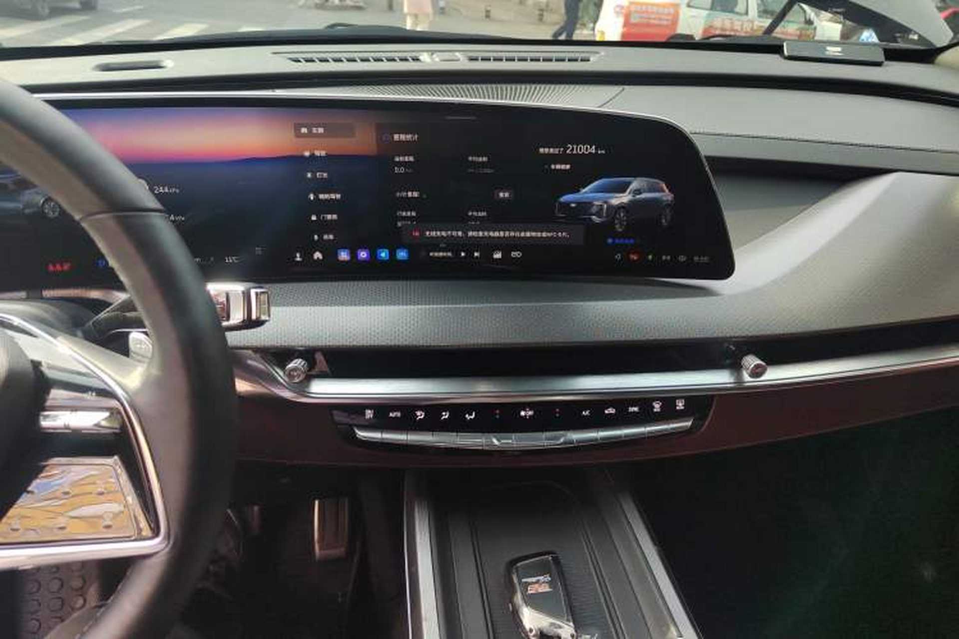 Used Cadillac XT5 2025 2.0T Platinum Edition Audio And AC Panel
