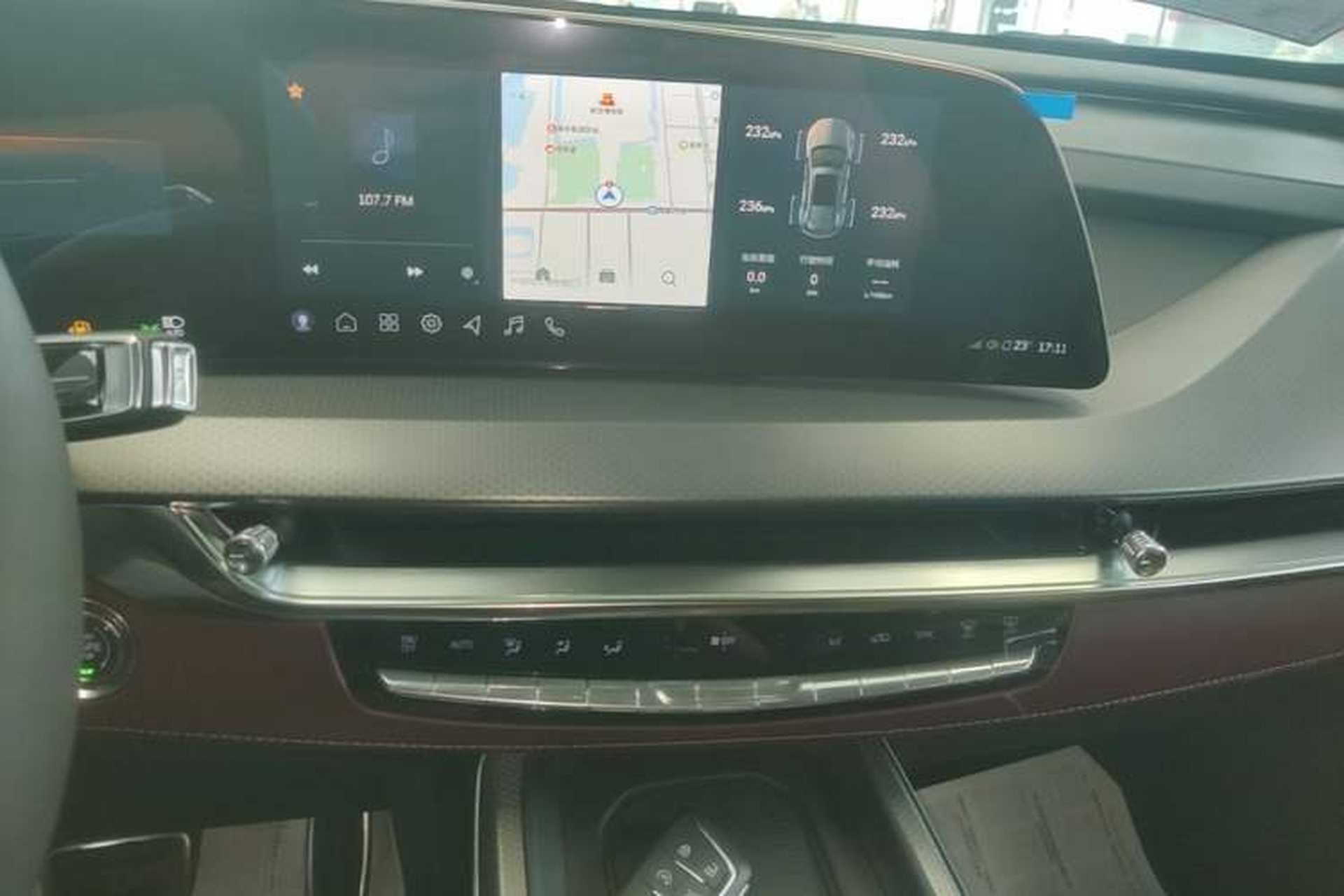 Used Cadillac XT5 2025 2.0T Platinum Edition Audio And AC Panel