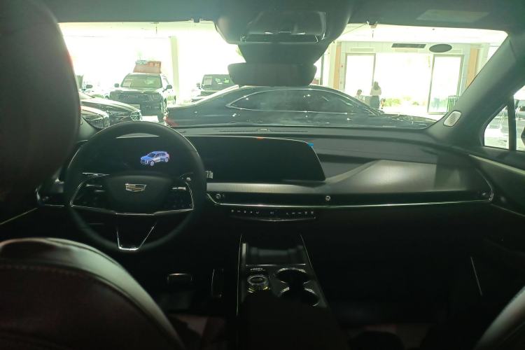 Used Cadillac XT5 2025 2.0T Platinum Edition Center Console
