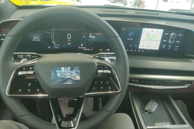 Used Cadillac XT5 2025 2.0T Platinum Edition Center Console