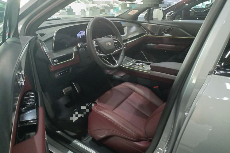 Used Cadillac XT5 2025 2.0T Platinum Edition Driver Seat