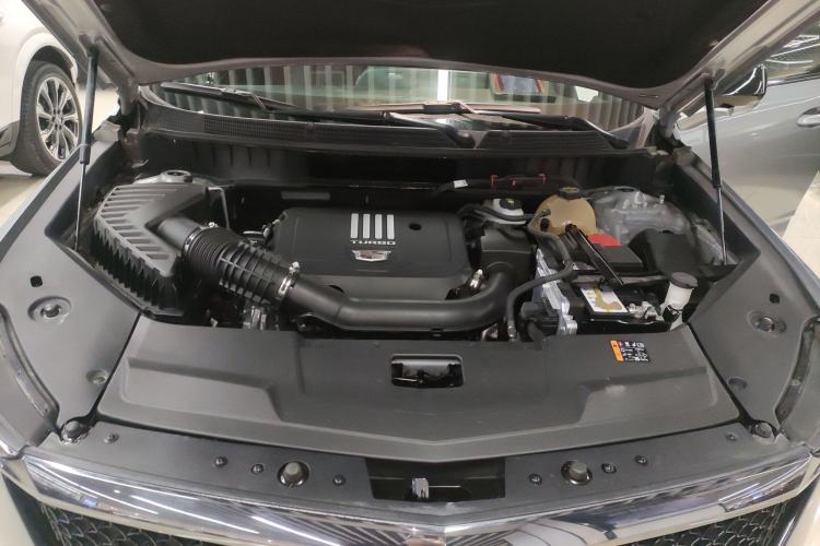 Used Cadillac XT5 2025 2.0T Platinum Edition Engine Bay