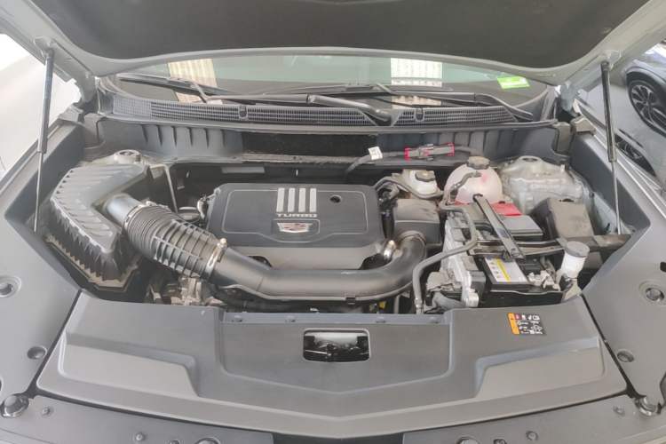 Used Cadillac XT5 2025 2.0T Platinum Edition Engine Bay