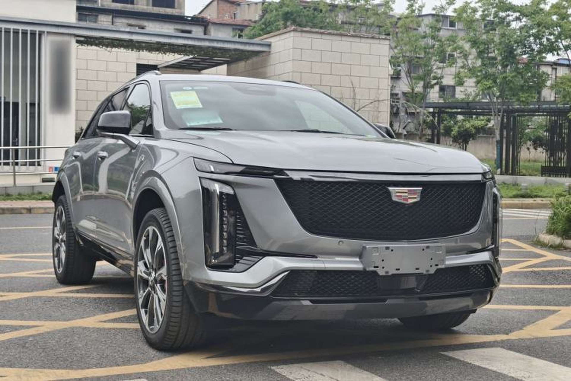 Used Cadillac XT5 2025 2.0T Platinum Edition Exterior 2