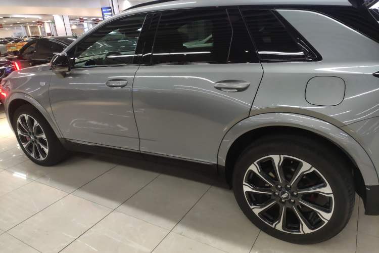 Used Cadillac XT5 2025 2.0T Platinum Edition Exterior 3