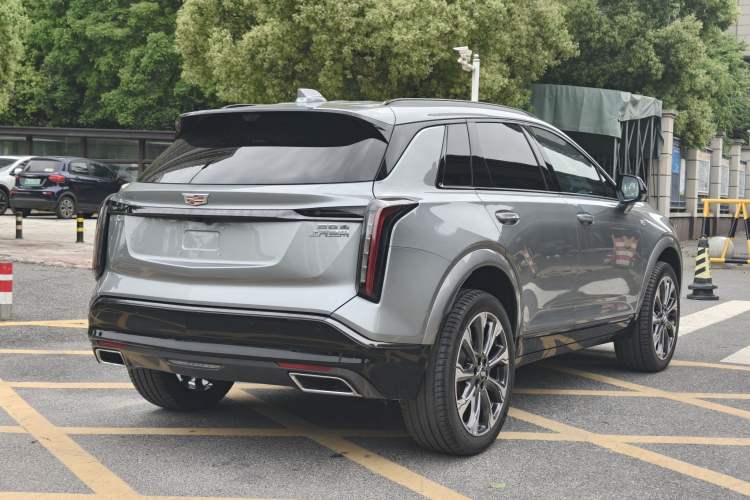 Used Cadillac XT5 2025 2.0T Platinum Edition Exterior 4