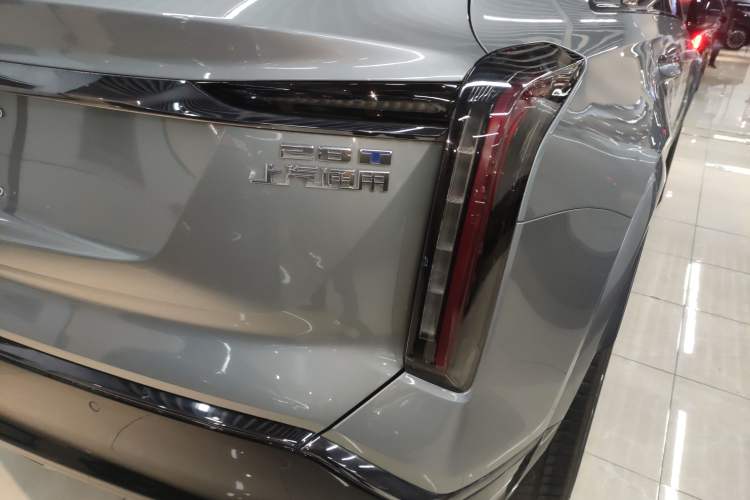 Used Cadillac XT5 2025 2.0T Platinum Edition Exterior 6