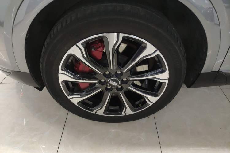 Used Cadillac XT5 2025 2.0T Platinum Edition Exterior 7