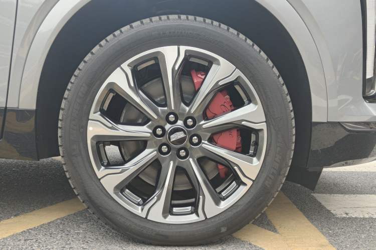 Used Cadillac XT5 2025 2.0T Platinum Edition Exterior 7