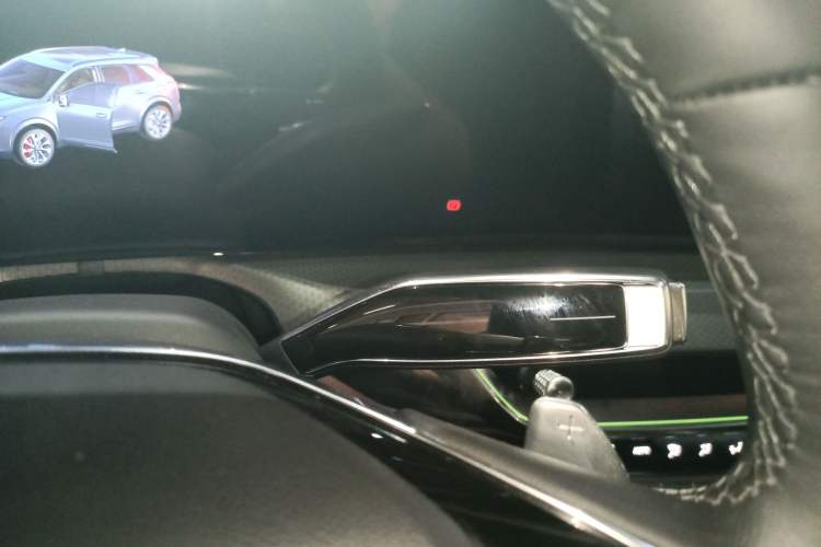 Used Cadillac XT5 2025 2.0T Platinum Edition Gear Lever