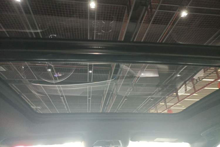 Used Cadillac XT5 2025 2.0T Platinum Edition Headliner