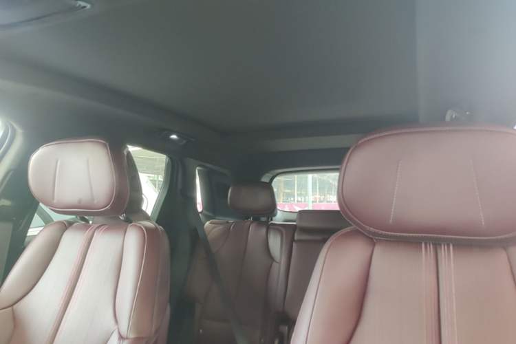 Used Cadillac XT5 2025 2.0T Platinum Edition Headliner