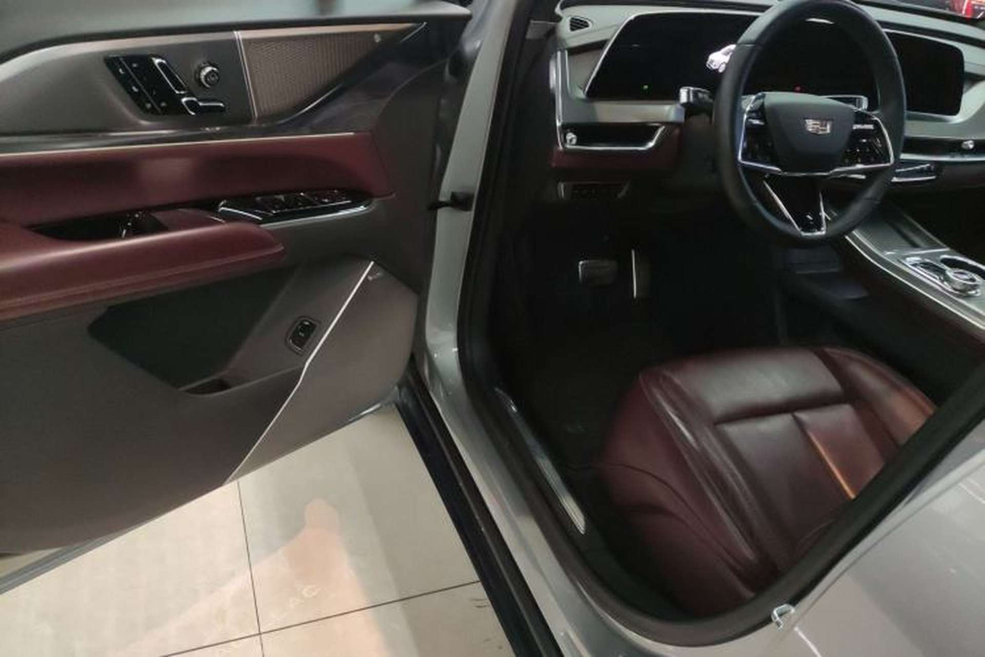Used Cadillac XT5 2025 2.0T Platinum Edition Interior 3