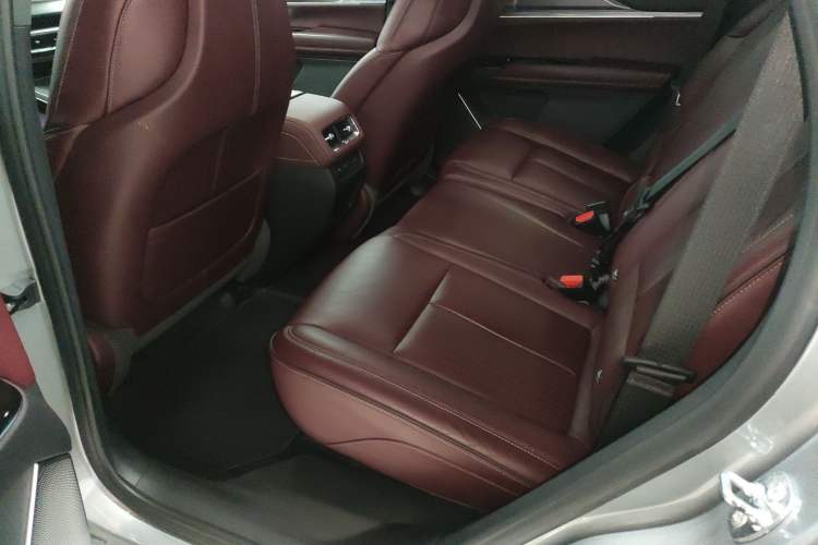 Used Cadillac XT5 2025 2.0T Platinum Edition Interior 4
