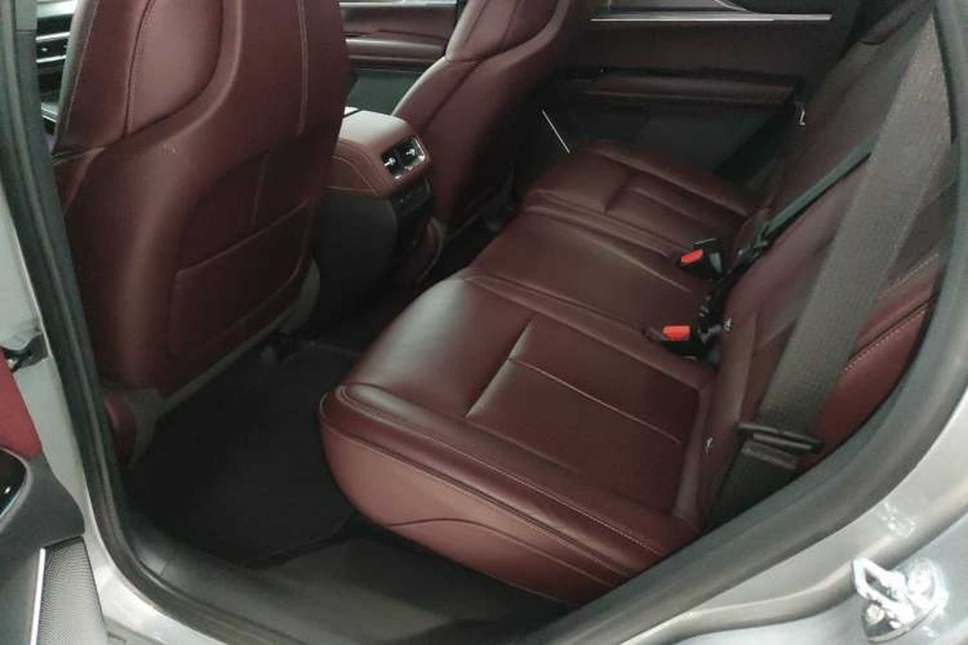 Used Cadillac XT5 2025 2.0T Platinum Edition Interior 4