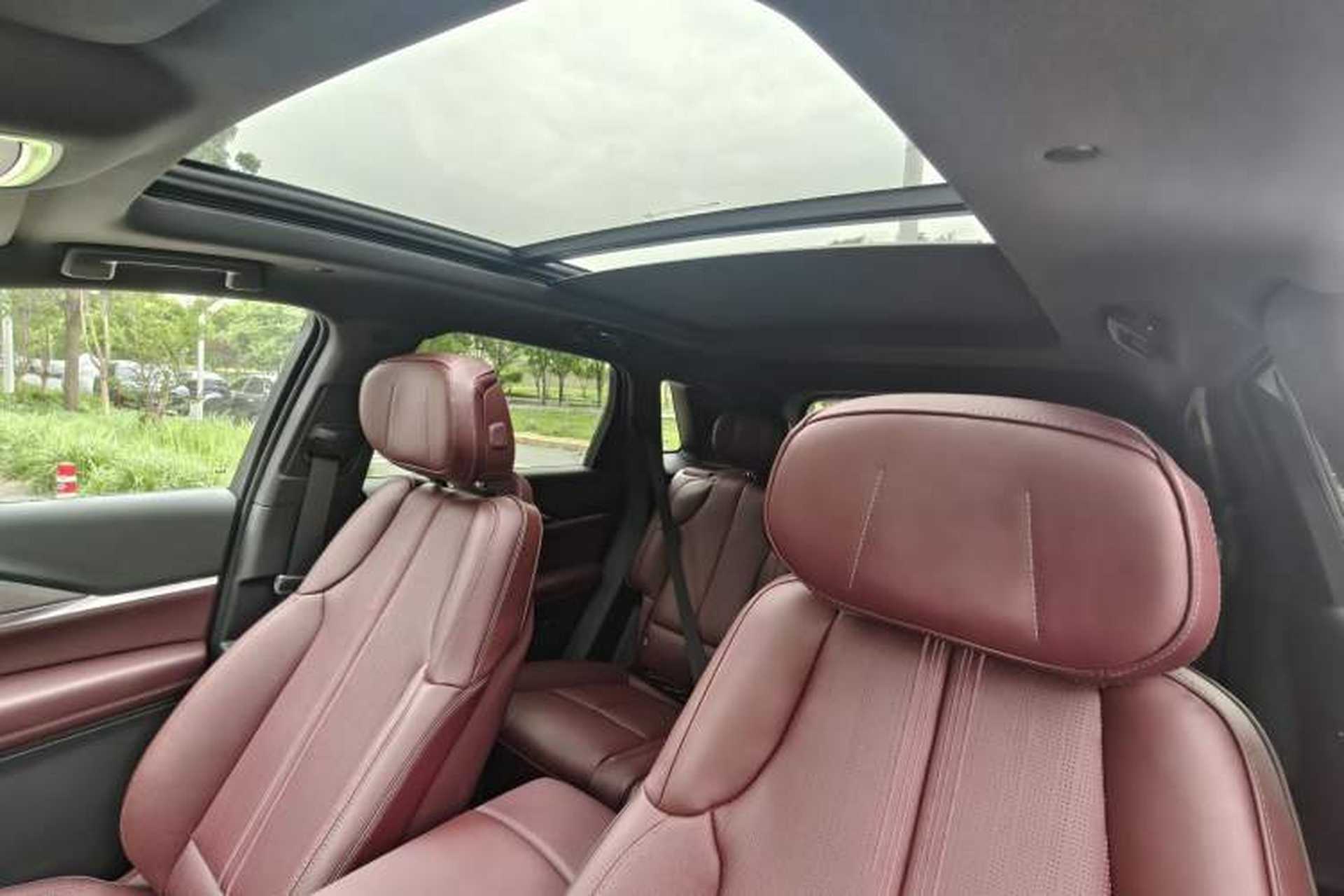 Used Cadillac XT5 2025 2.0T Platinum Edition Interior 4