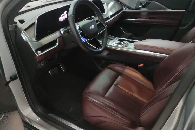 Used Cadillac XT5 2025 2.0T Platinum Edition Left Front Seat