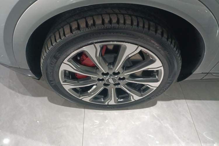 Used Cadillac XT5 2025 2.0T Platinum Edition Left Front Wheel Hub