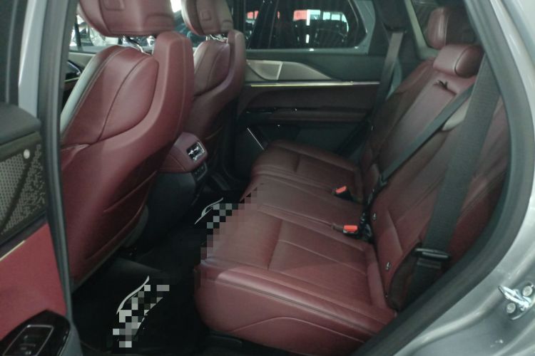 Used Cadillac XT5 2025 2.0T Platinum Edition Left Rear Seat