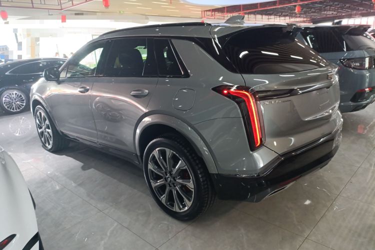 Used Cadillac XT5 2025 2.0T Platinum Edition Left Side