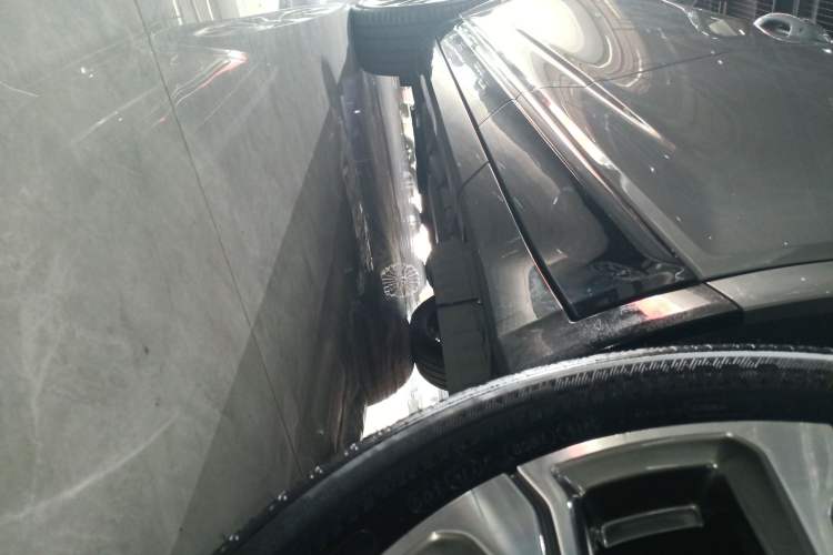 Used Cadillac XT5 2025 2.0T Platinum Edition Left Side Sill