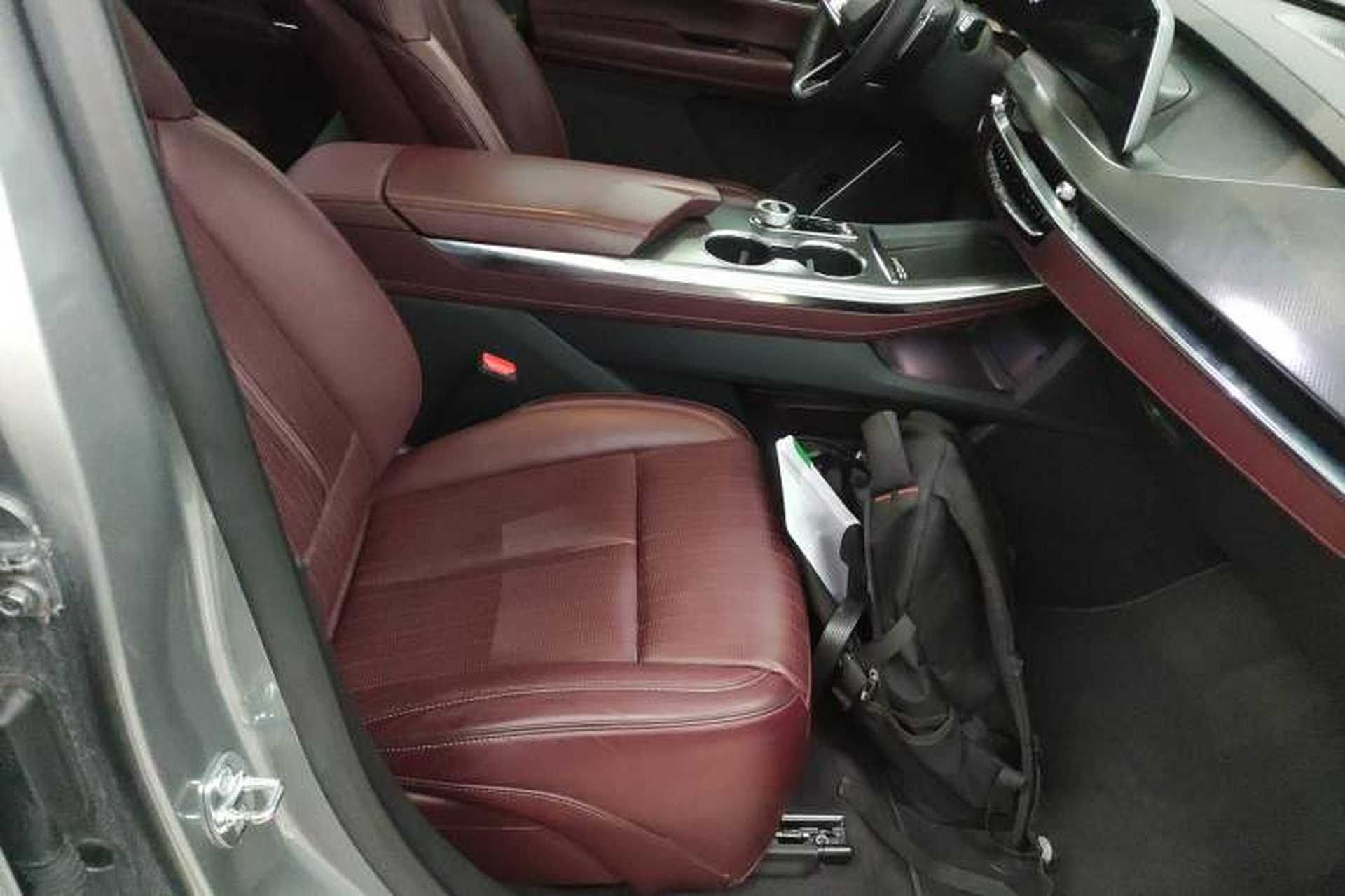 Used Cadillac XT5 2025 2.0T Platinum Edition Right Front Seat