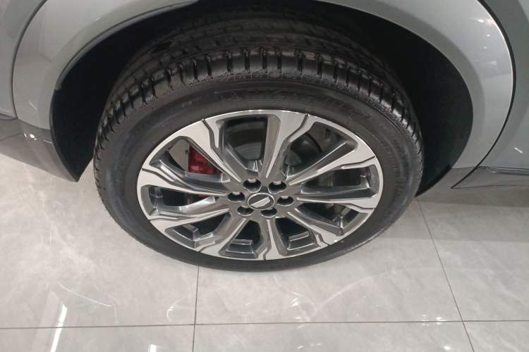 Used Cadillac XT5 2025 2.0T Platinum Edition Right Rear Wheel Hub