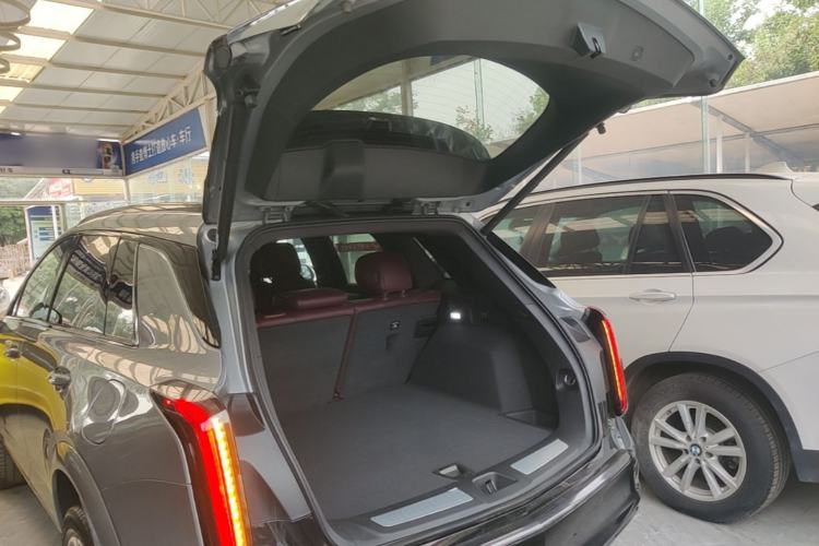 Used Cadillac XT5 2025 2.0T Platinum Edition Trunk