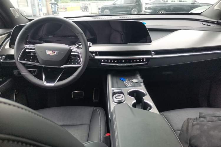 Used Cadillac XT5 2025 2.0T Prestige Version Center Console