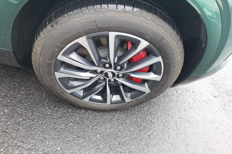 Used Cadillac XT5 2025 2.0T Prestige Version Right Front Wheel Hub