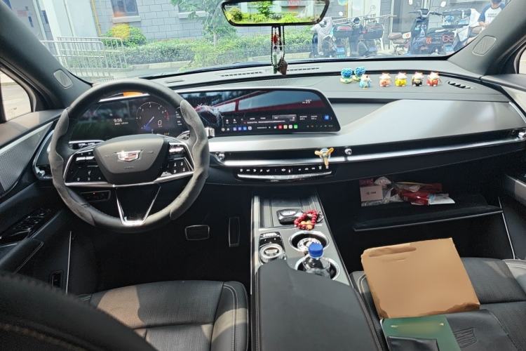 Used Cadillac XT5 2025 2.0T Prestige Version Center Console