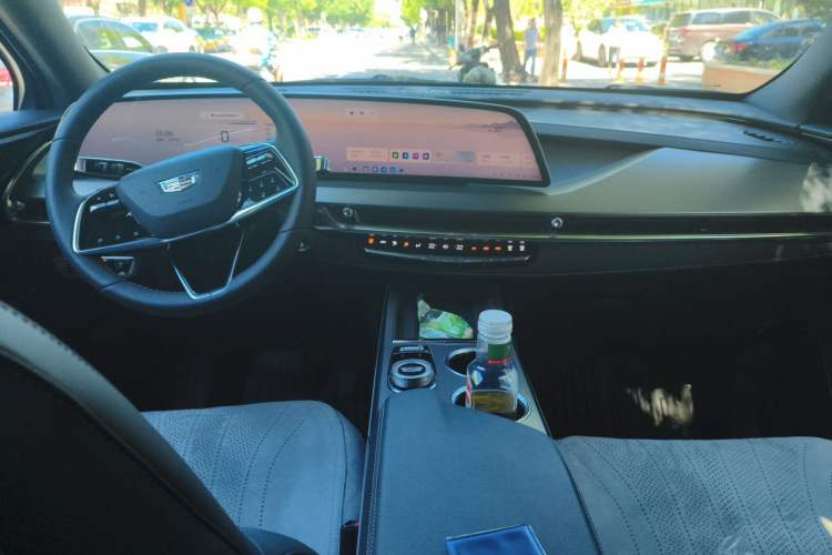 Used Cadillac XT5 2025 2.0T Luxury Version Center Console