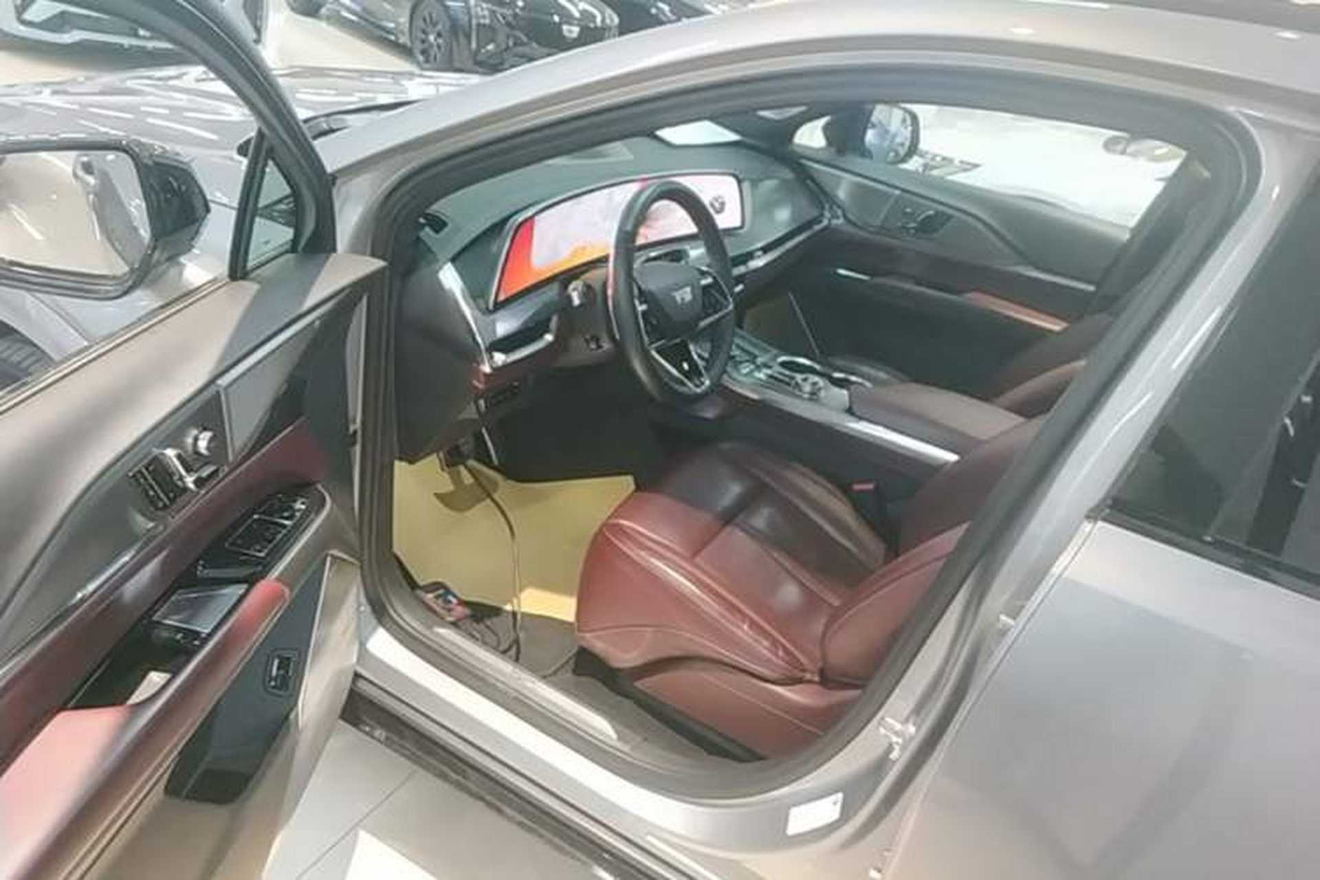 Used Cadillac XT5 2025 2.0T Platinum Edition Driver Seat