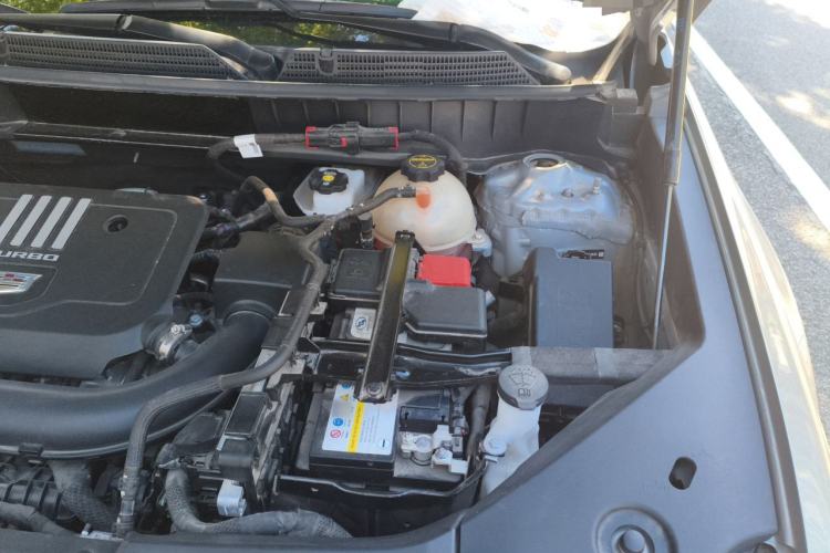 Used Cadillac XT5 2025 2.0T Luxury Version Engine Bay Left