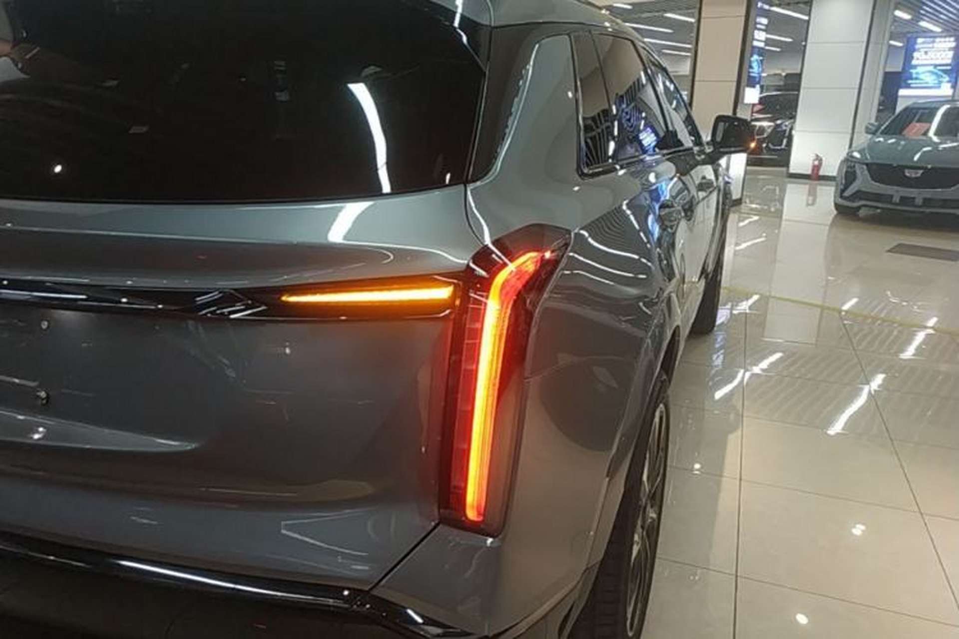 Used Cadillac XT5 2025 2.0T Platinum Edition Exterior 3
