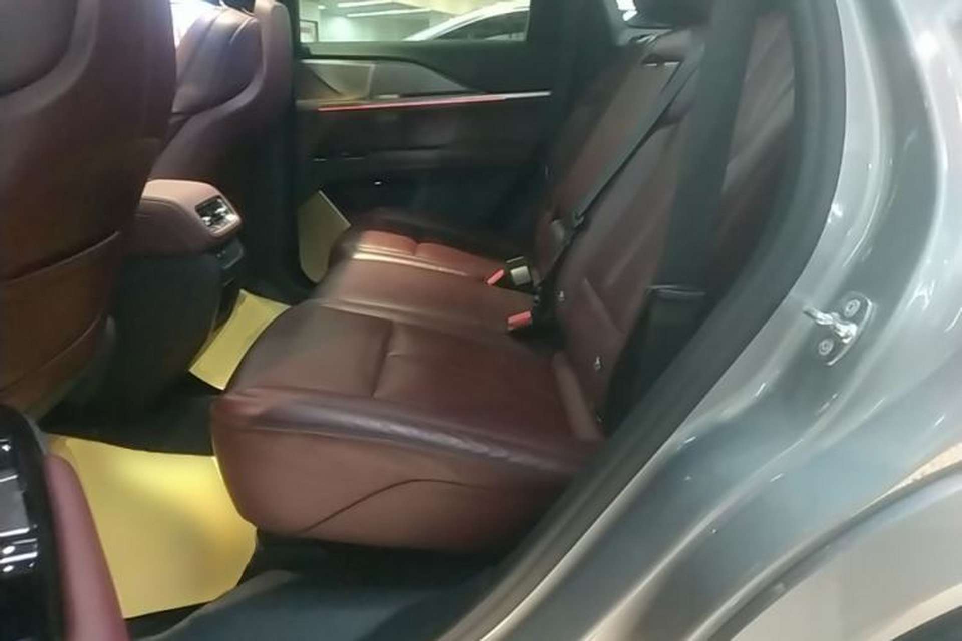 Used Cadillac XT5 2025 2.0T Platinum Edition Left Rear Seat