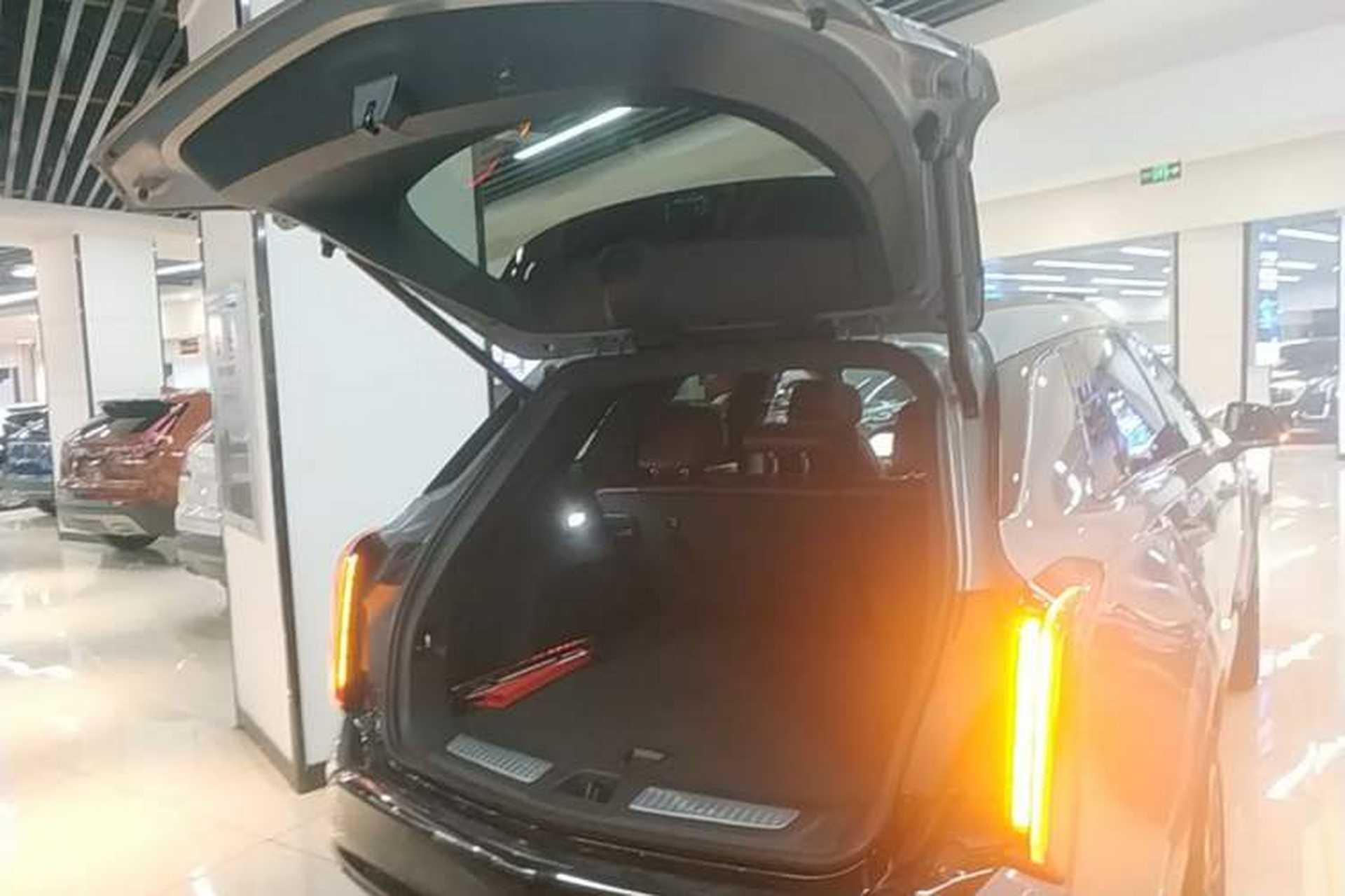 Used Cadillac XT5 2025 2.0T Platinum Edition Trunk