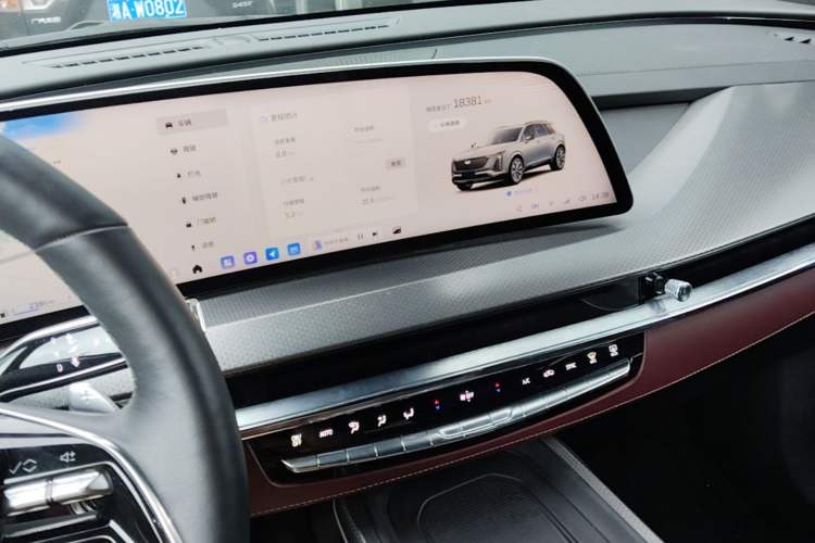 Used Cadillac XT5 2025 2.0T Platinum Edition Audio And AC Panel