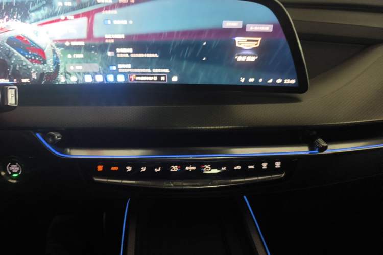 Used Cadillac XT5 2025 2.0T Platinum Edition Audio And AC Panel