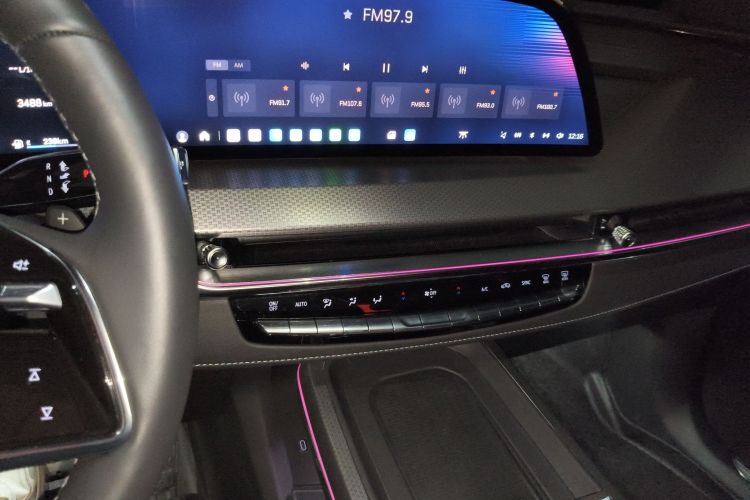 Used Cadillac XT5 2025 Model 2.0T Metropolitan Edition Audio And AC Panel