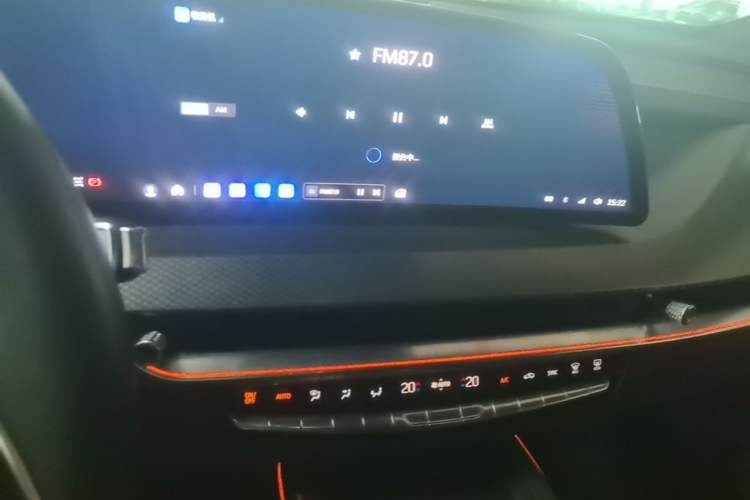 Used Cadillac XT5 2025 2.0T Platinum Edition Audio And AC Panel