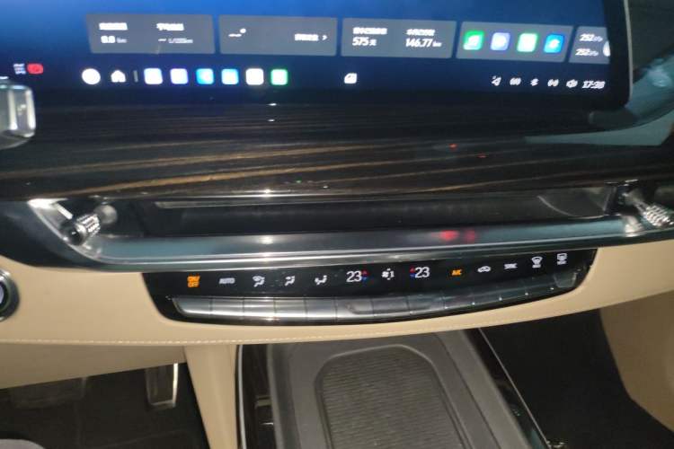 Used Cadillac XT5 2025 2.0T Prestige Version Audio And AC Panel