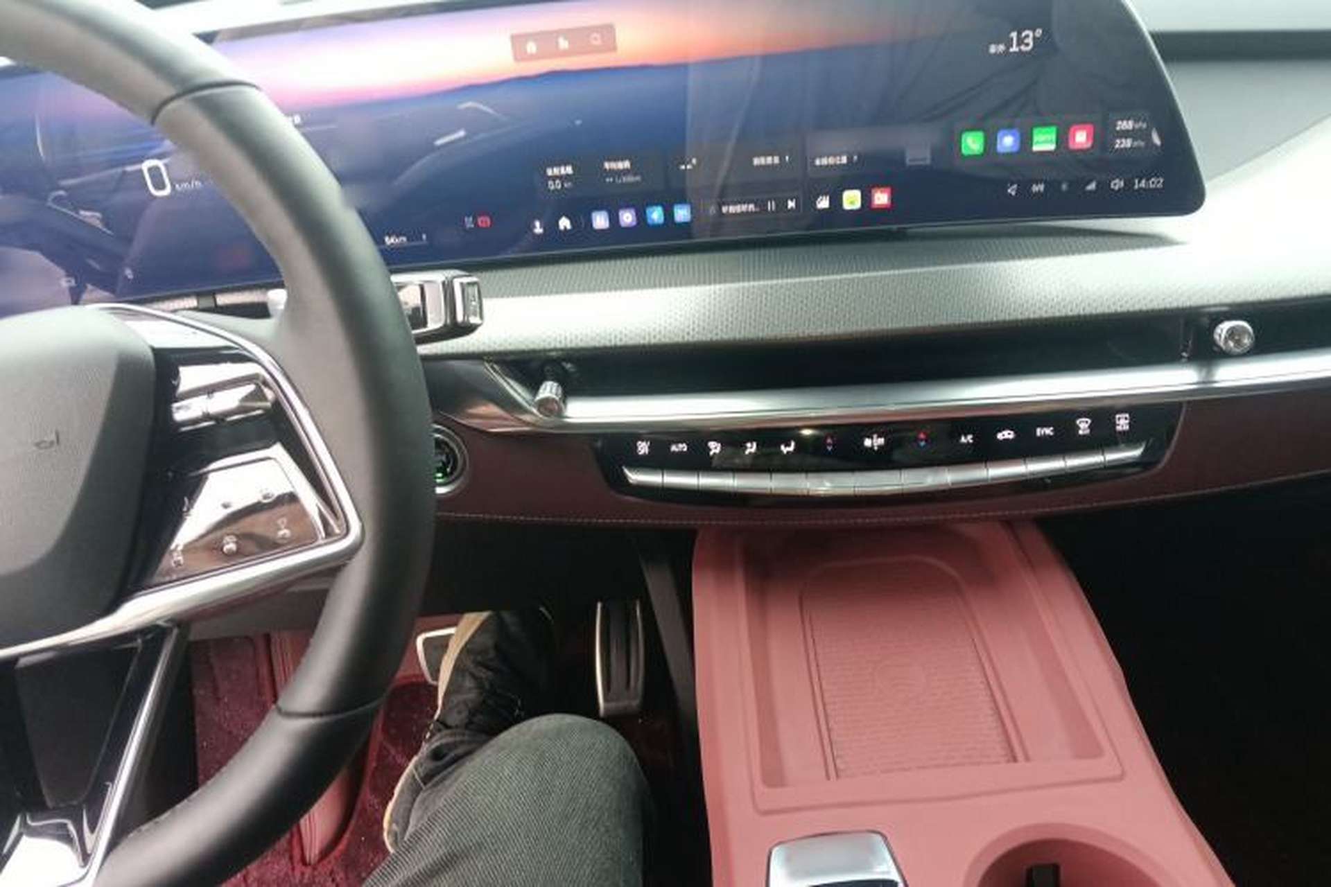 Used Cadillac XT5 2025 2.0T Platinum Edition Center Console
