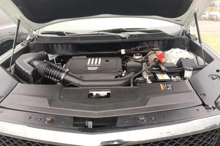 Used Cadillac XT5 2025 2.0T Platinum Edition Engine Bay